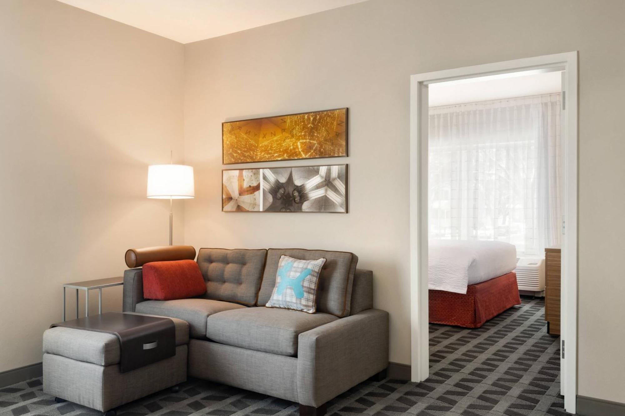 Towneplace Suites By Marriott Dubuque Downtown Exterior foto