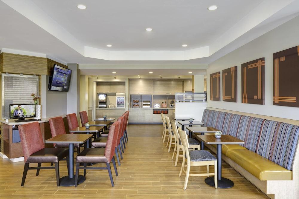 Towneplace Suites By Marriott Dubuque Downtown Exterior foto